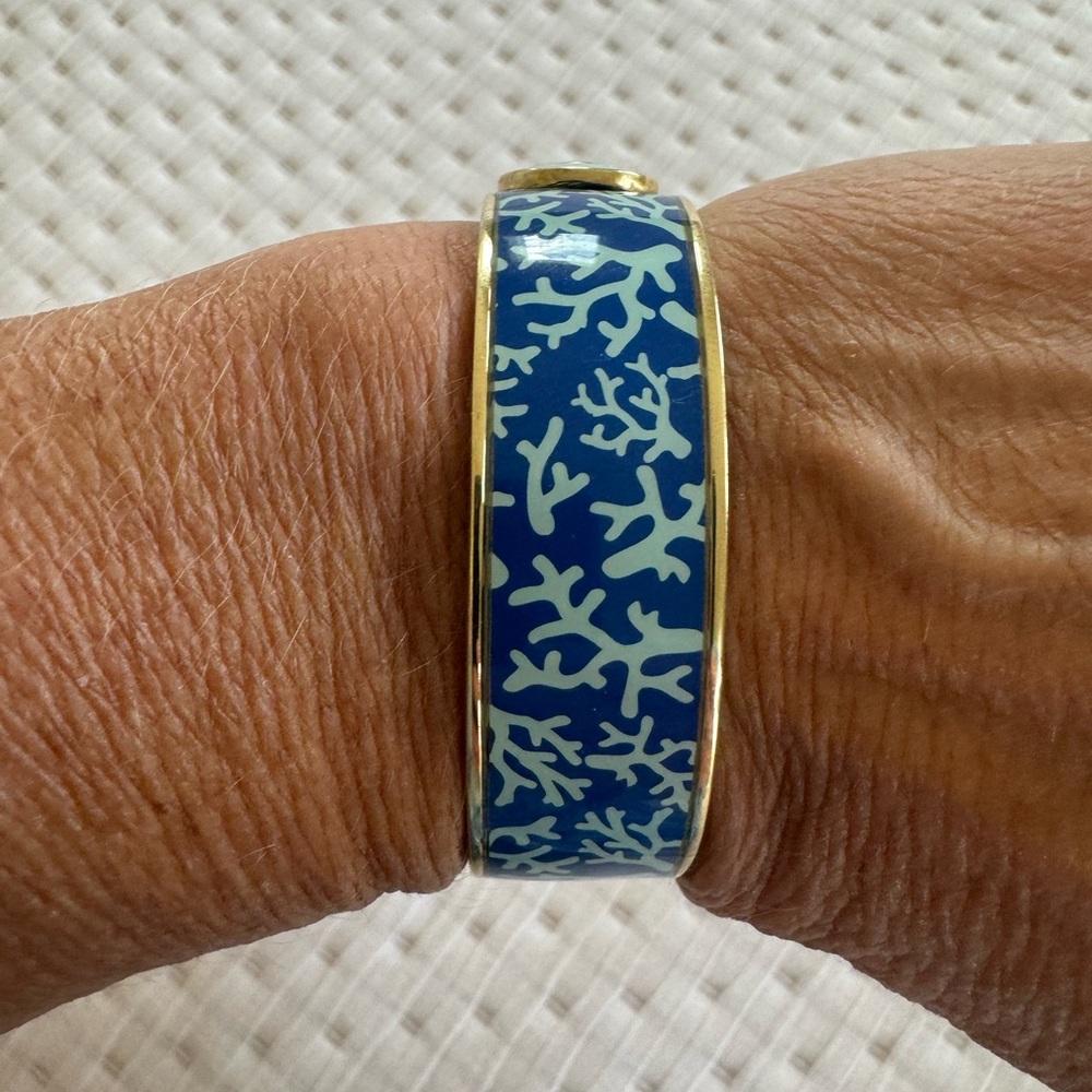 VINEYARD VINES Hinged Whale Logo Bangle Aqua Blue Gold Tone Preppy Nautical🐳
